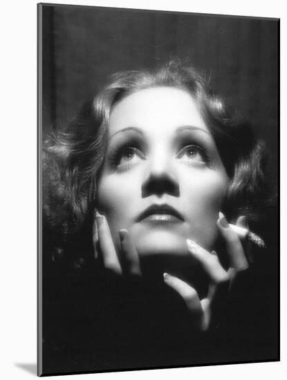 Shanghai Express, Marlene Dietrich, Directed by Josef Von Sternberg, 1933-null-Mounted Photographic Print