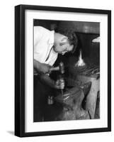 Shaping a Horseshoe-null-Framed Photographic Print
