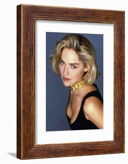 SHARON STONE. "Basic Instinct" [1992], directed by PAUL VERHOEVEN.-null-Framed Photographic Print