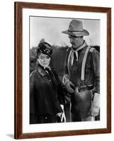 SHE WORE A YELLOW RIBBON, 1949 directed by JOHN FORD Joanne Dru and John Wayne (b/w photo)-null-Framed Photo