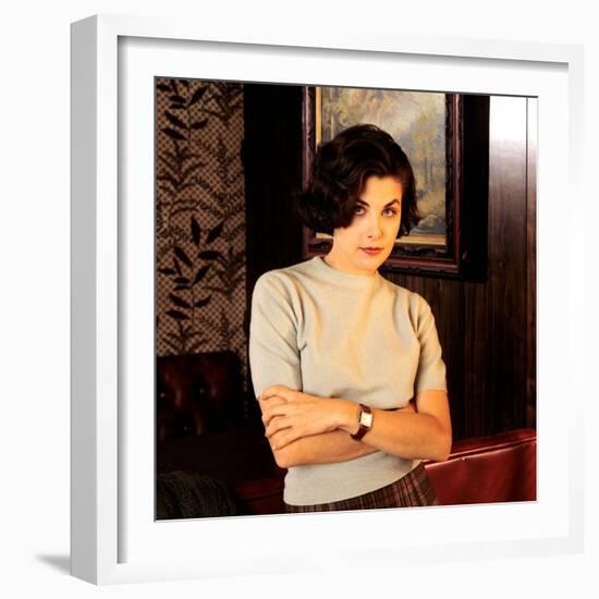 SHERILYN FENN. "Twin Peaks" [1990], directed by DAVID LYNCH.-null-Framed Photographic Print