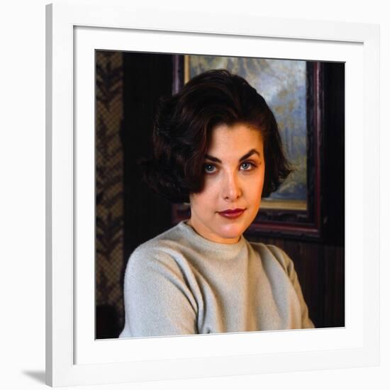 SHERILYN FENN. "Twin Peaks" [1990], directed by DAVID LYNCH.-null-Framed Photographic Print