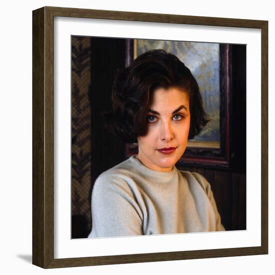 SHERILYN FENN. "Twin Peaks" [1990], directed by DAVID LYNCH.-null-Framed Photographic Print