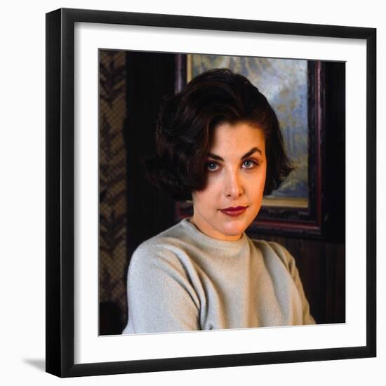 SHERILYN FENN. "Twin Peaks" [1990], directed by DAVID LYNCH.-null-Framed Photographic Print