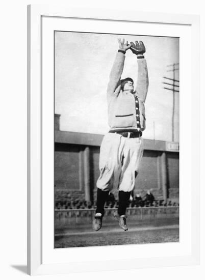Sherry Magee leaping catch, Philadelphia Phillies, Baseball Photo - Philadelphia, PA-Lantern Press-Framed Art Print