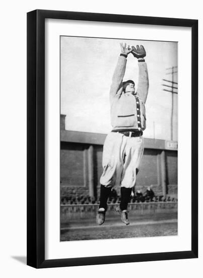 Sherry Magee leaping catch, Philadelphia Phillies, Baseball Photo - Philadelphia, PA-Lantern Press-Framed Art Print