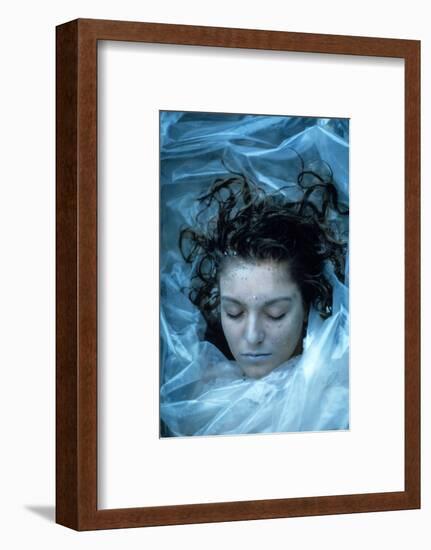 SHERYL LEE. "Twin Peaks" [1990], directed by DAVID LYNCH.-null-Framed Photographic Print