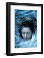 SHERYL LEE. "Twin Peaks" [1990], directed by DAVID LYNCH.-null-Framed Photographic Print