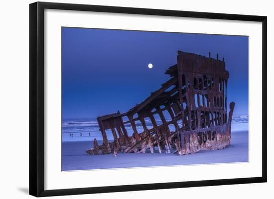 Shipwreck-null-Framed Photographic Print