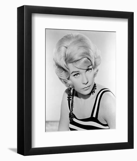 Shirley MacLaine-null-Framed Photo