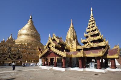 https://imgc.allpostersimages.com/img/posters/shwezigon-pagoda-bagan-central-myanmar-myanmar-burma-asia_u-L-PNEZL10.jpg?artPerspective=n