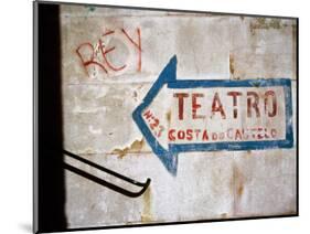 Sign on Wall Directing to Teatro, Lisbon, Portugal-Martin Lladó-Mounted Photographic Print