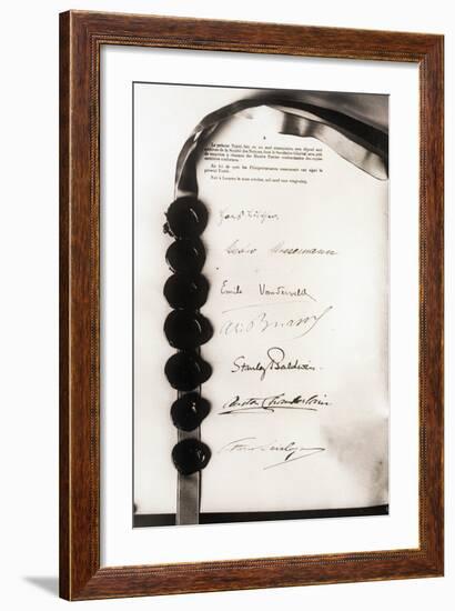 Signatures on Locarno Pact-null-Framed Photographic Print