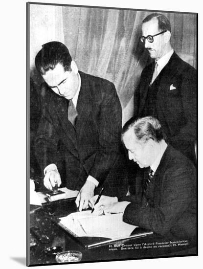 Signing of Financial Accord Between Britain and the Free French, Algiers, 8 February 1944-null-Mounted Giclee Print