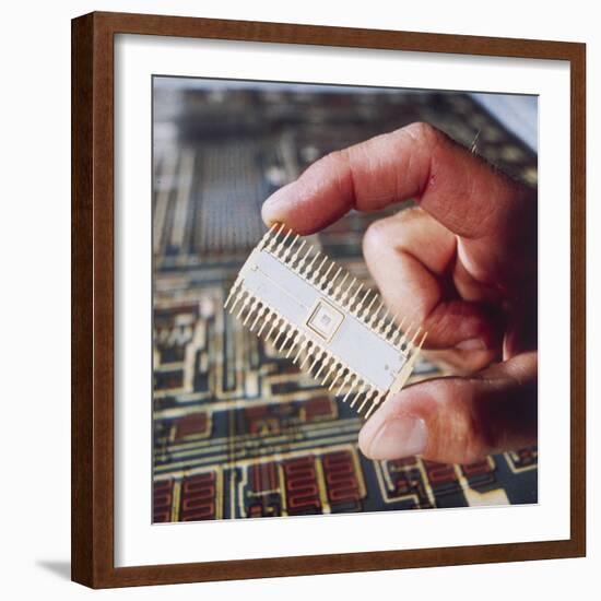 Silicon Chip-null-Framed Photographic Print