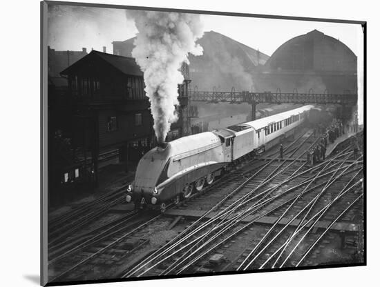 Silver Link Train Leaves King's Cross Station-null-Mounted Photographic Print