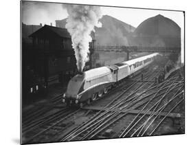 Silver Link Train Leaves King's Cross Station-null-Mounted Photographic Print