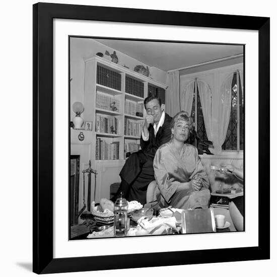 Simone Signoret and Her Husband Yves Montand-Marcel Begoin-Framed Photographic Print