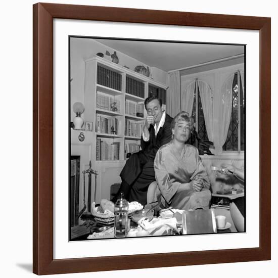 Simone Signoret and Her Husband Yves Montand-Marcel Begoin-Framed Photographic Print