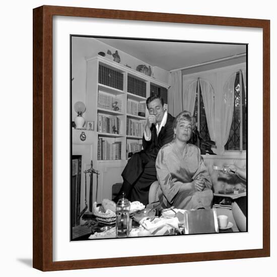 Simone Signoret and Her Husband Yves Montand-Marcel Begoin-Framed Photographic Print