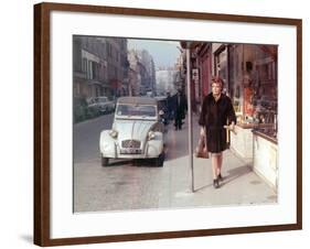 Simone Signoret: Le Chat, 1971-Marcel Dole-Framed Photographic Print