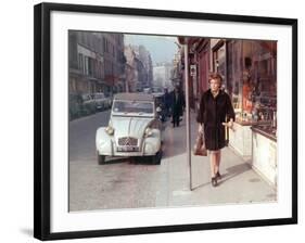 Simone Signoret: Le Chat, 1971-Marcel Dole-Framed Photographic Print