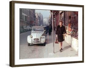 Simone Signoret: Le Chat, 1971-Marcel Dole-Framed Photographic Print