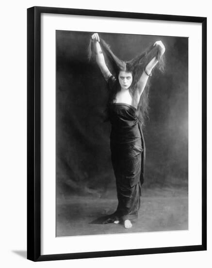 Sin, Theda Bara, 1915-null-Framed Photo