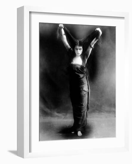 Sin, Theda Bara, 1915-null-Framed Photo