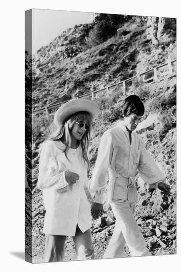 Singers Mick Jagger and Marianne Faithfull in San Remo January 29, 1967-null-Stretched Canvas