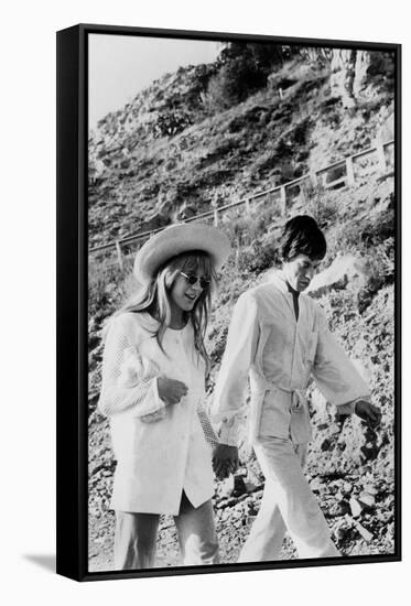 Singers Mick Jagger and Marianne Faithfull in San Remo January 29, 1967-null-Framed Stretched Canvas