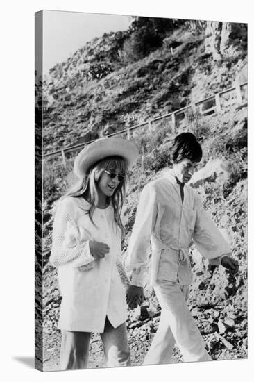 Singers Mick Jagger and Marianne Faithfull in San Remo January 29, 1967-null-Stretched Canvas