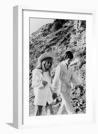 Singers Mick Jagger and Marianne Faithfull in San Remo January 29, 1967-null-Framed Photo