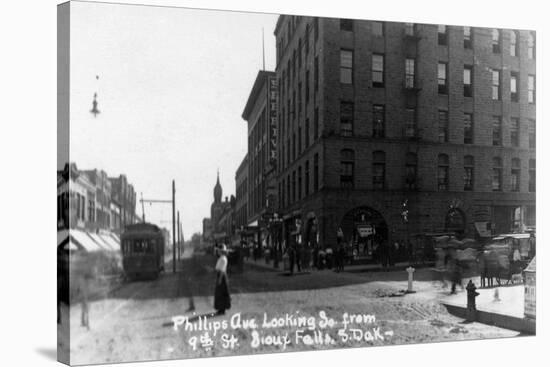 Sioux Falls, South Dakota - Southern View down Phillips Ave from 9th Street-Lantern Press-Stretched Canvas