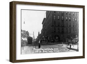 Sioux Falls, South Dakota - Southern View down Phillips Ave from 9th Street-Lantern Press-Framed Art Print