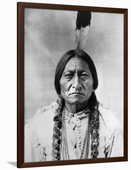 Sitting Bull (1834-1890)-null-Framed Photographic Print