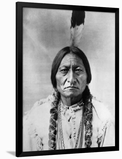 Sitting Bull (1834-1890)-null-Framed Photographic Print