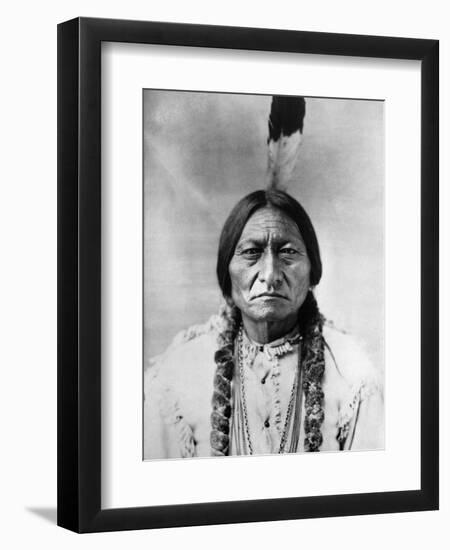 Sitting Bull (1834-1890)-null-Framed Photographic Print