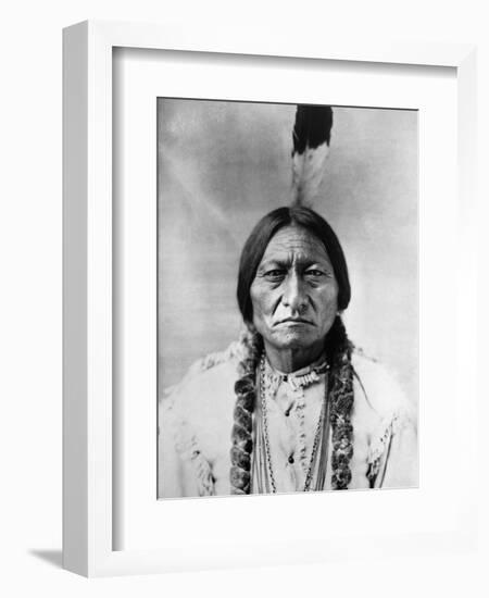 Sitting Bull (1834-1890)-null-Framed Photographic Print