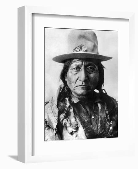 Sitting Bull (1834-1890)-null-Framed Photographic Print