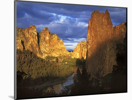 Smith Rocks State Park, Oregon, USA-Charles Gurche-Mounted Photographic Print