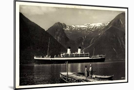 Sognefjord Norwegen, Dampfer Monte Sarmiento, HSDG-null-Mounted Giclee Print