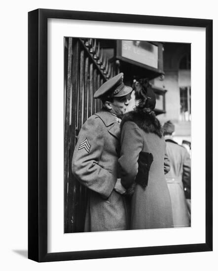 Soldier Kissing His Girlfriend While Saying Goodbye in Pennsylvania Station-Alfred Eisenstaedt-Framed Photographic Print