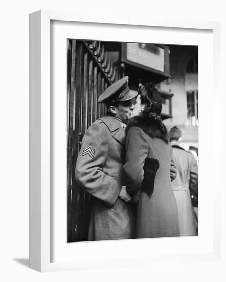 Soldier Kissing His Girlfriend While Saying Goodbye in Pennsylvania Station-Alfred Eisenstaedt-Framed Photographic Print
