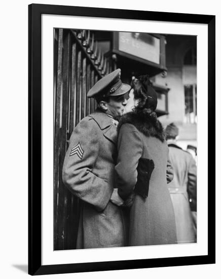 Soldier Kissing His Girlfriend While Saying Goodbye in Pennsylvania Station-Alfred Eisenstaedt-Framed Photographic Print