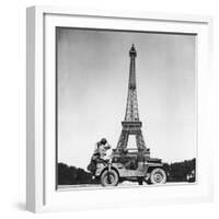 Soldiers of 4th US Infantry Division Looking at Eiffel Tower as They Liberate Capital City, WWII-John Downey-Framed Photographic Print