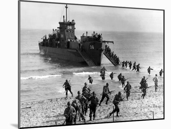 Soldiers of the U.S. Army Invade the Beach During Operation Torch in North Africa-null-Mounted Photographic Print