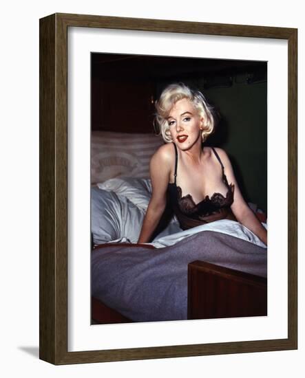 Some Like it Hot, Marilyn Monroe, Directed by Billy Wilder, 1959-null-Framed Photo