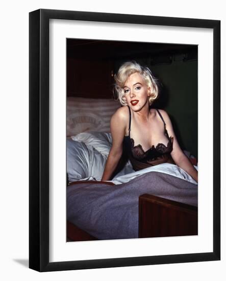 Some Like it Hot, Marilyn Monroe, Directed by Billy Wilder, 1959-null-Framed Photo