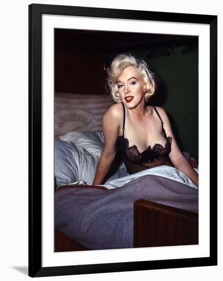 Some Like it Hot, Marilyn Monroe, Directed by Billy Wilder, 1959-null-Framed Photo